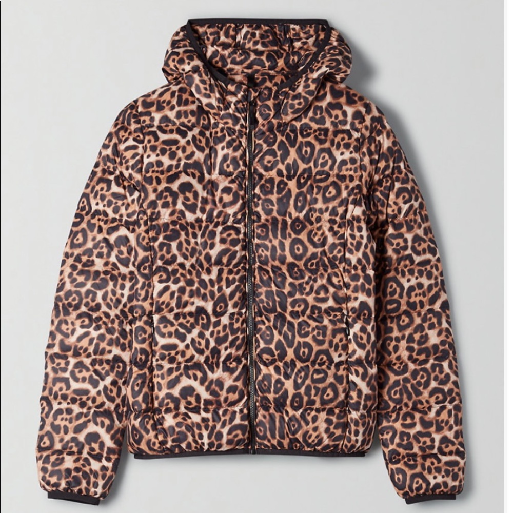 Aritzia Tna “The Little Puff” packable down jacket